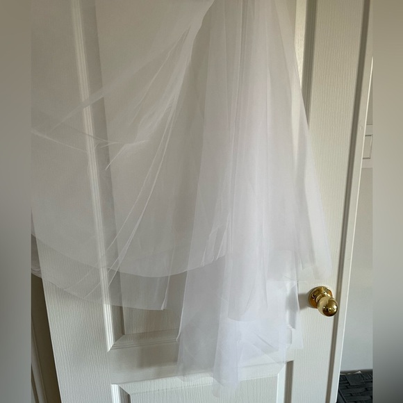 Designer White Fingertip Wedding Veil with Blusher - Picture 4 of 10